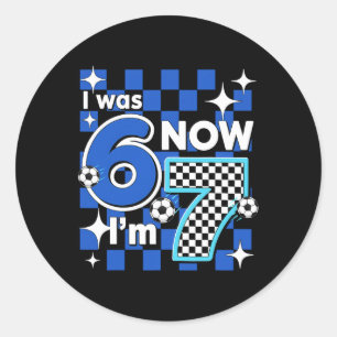 Blauw geruit Ik was 6 Nu ben ik 7 Verjaardag Voetb Ronde Sticker