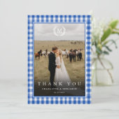 Blauw geruit monogram wapen 2 foto bedankkaart (Staand voorkant)