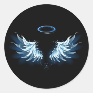 Blauw gloeiende engelenvleugels op zwarte achtergr ronde sticker