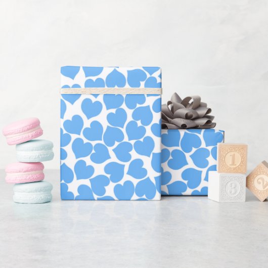 Blauw hart op wit cadeaupapier (Baby Shower)