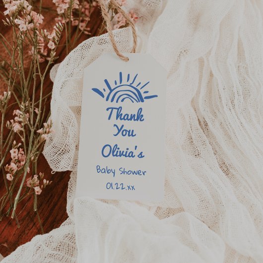 Blauw Hier komt het met de hand getekende Baby sho Cadeaulabel