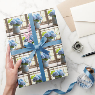 Blauw Hydrangea boeket in venster Cadeaupapier