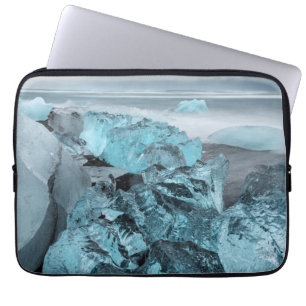 Blauw ijs op strand landschap, IJsland Laptop Sleeve