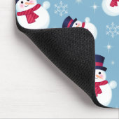 Blauw kerstpatroon met sneeuwpoppen en sneeuwvlokk muismat (Hoek)