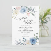 Blauw licht bleekroze knollen maken de datum op kaart (Staand voorkant)