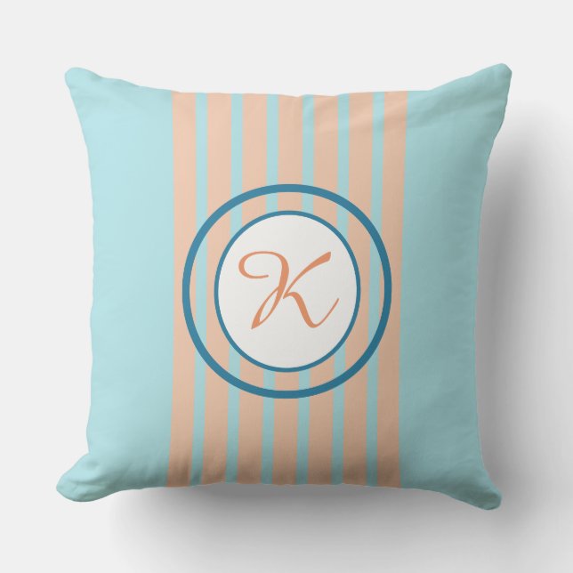 Blauw met perzikkleurige strepen en cirkelmonogram kussen (Voorkant)