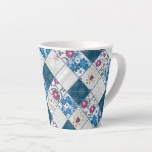 Blauw modieus rustiek patroon van lapjes stof latte mok