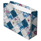 Blauw modieus rustiek patroon van stoffenresten groot cadeauzakje (Achterkant Gekanteld)