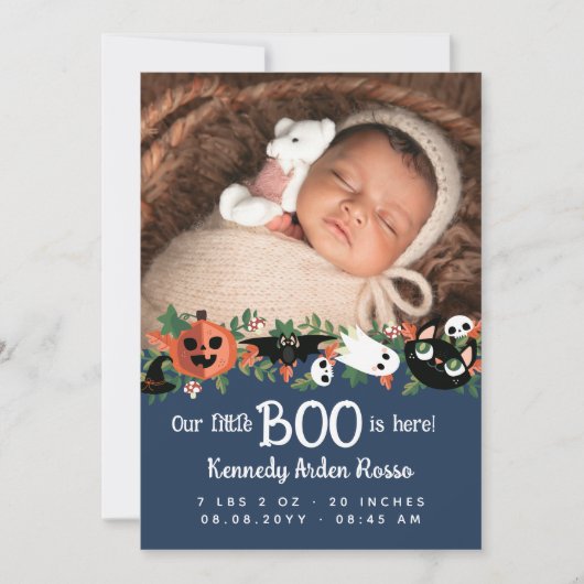Blauw Onze kleine boe is hier Halloween Baby Aankondiging (Voorkant)
