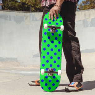 Blauw op groen polka stippen patroonontwerp skateboard