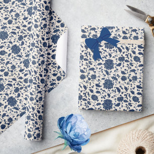 Blauw/Romig Wit  Draaiend Bloempatroon Cadeaupapier