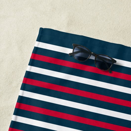 Blauw Rood Wit Streep Nautisch Monogram Strandlaken (In situ)