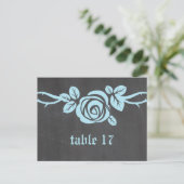 Blauw Roos Chalkboard Table Number Briefkaart (Staand voorkant)