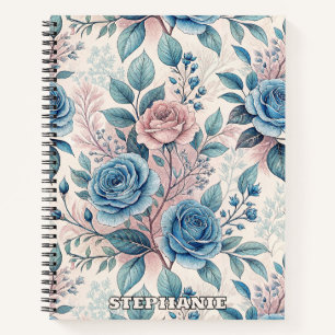 Blauw & Roze Rozenpatroon op Zacht Pinkish-Wit Notitieboek