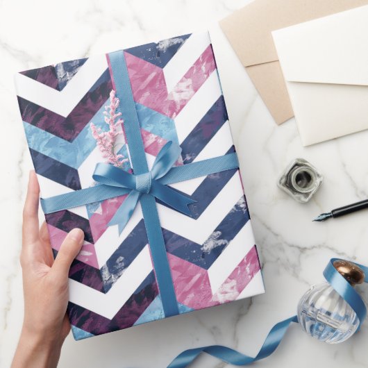 Blauw Roze Wit Marmeren Chevron Cadeaupapier (Geschenken)