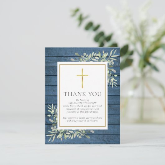 Blauw rustiek hout groen christelijke foto rouwdie bedankkaart (Staand voorkant)