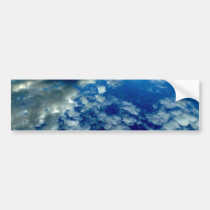 BLAUW SKY PUFFT CLOUDS RUIMTEFOTOGRAFIE WALLPAPERS BUMPERSTICKER