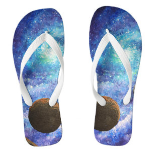 Blauw sterrenstelsel en planeten teenslippers