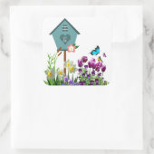 Blauw vogelhuis in vlindertuin vierkante sticker (Tas)