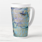 Blauw Vrouw Gezicht Goud Inspirerend Citaten Latte Mok (Rechterhoek)