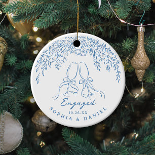 Blauw Whimsical Proost Onze Eerste Kerst Verloving Keramisch Ornament