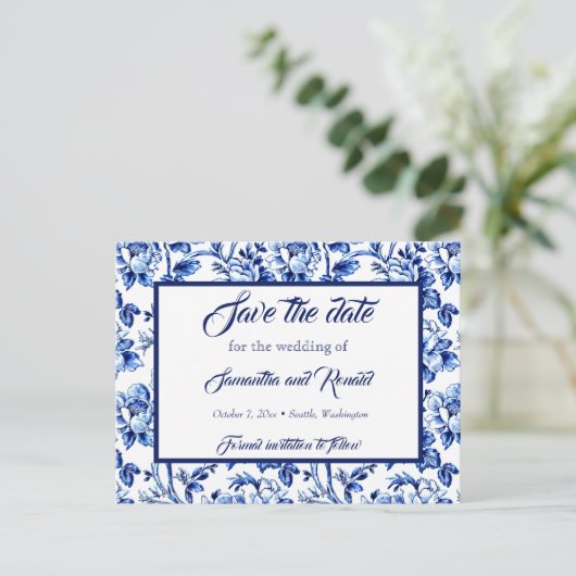 Blauw & Wit Bloemen Toile Bruiloft Save the date Aankondigingskaart (Staand voorkant)