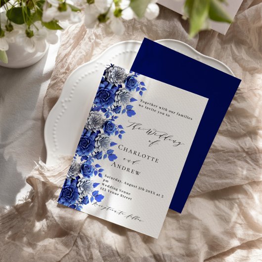 Blauw wit bloemenscript bruiloft kaart