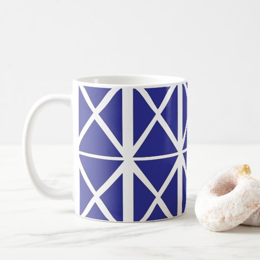 Blauw wit geometrisch driehoekspatroon koffiemok (Met donut)