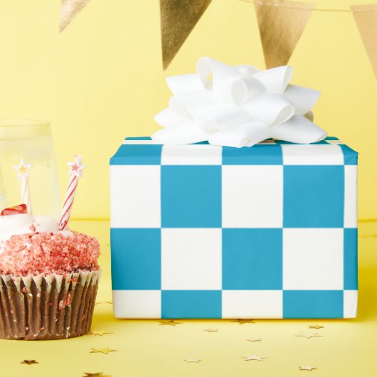 Blauw Wit Geruit Schaakbord Patroon Cadeaupapier (Verjaardagsfeest)