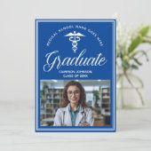 Blauw Wit Medische School Foto Afstuderen Aankondiging (Staand voorkant)