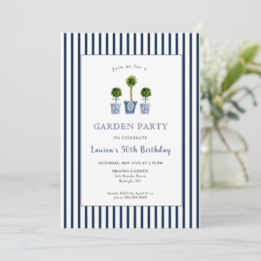 Blauw & Wit Topiaries Tuin Verjaardagsfeest Kaart (Staand voorkant)