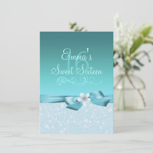 Blauw/Witte Bloem & Boog Verjaardag Uitnodigen Kaart (Staand voorkant)