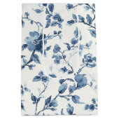 Blauw Witte Bloemige Bruiloftsontvangst Medium Cadeauzakje (Achterkant)