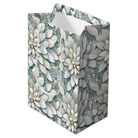 Blauw Witte Lotus Bloemen Bruiloft Medium Cadeauzakje (Voorkant Gekanteld)