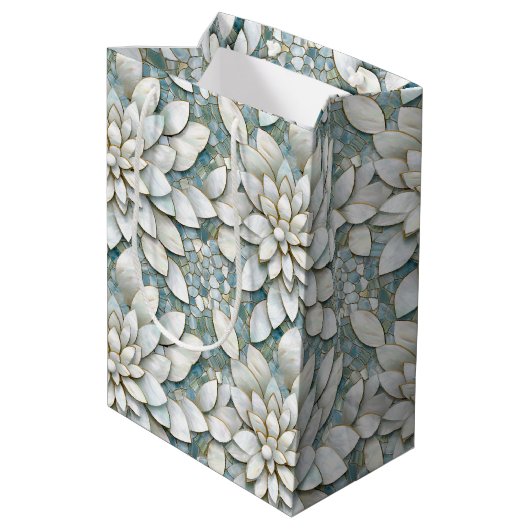 Blauw Witte Lotus Bloemen Bruiloft Medium Cadeauzakje (Achterkant Gekanteld)