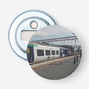 Blauw-witte trein button flesopener
