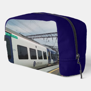 Blauw-witte trein toilettasje