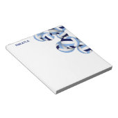 Blauw-witte volleyballen accent aangepaste naam notitieblok (Schuin)