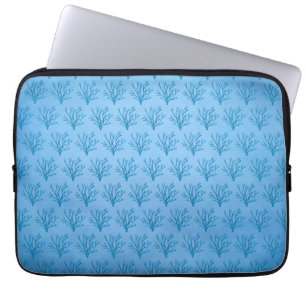 Blauw zee boomkoraalpatroon op blauwe achtergrond laptop sleeve