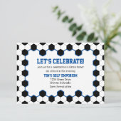 Blauw Zwart Witte Voetbal Bar Mitzvah Receptie Kaart (Staand voorkant)