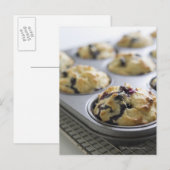 Blauwbes muffins in een baktin op een koeling briefkaart (Voorkant / Achterkant)