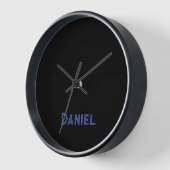 Blauwe aangepaste naam op zwart (Hoek)