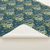 Blauwe achtergrond bladeren en bloemen sherpa deken (3/4)