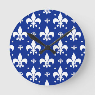Blauwe achtergrond Fleur-de-lis Patroonontwerp Ronde Klok