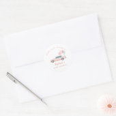 blauwe auto rijden met het Baby shower Ronde Sticker (Envelop)