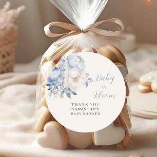 Blauwe baby in bloei bloemenkleuren jongens babysh ronde sticker