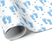 Blauwe babyvoetafdrukken op wit cadeaupapier (Rol Hoek)