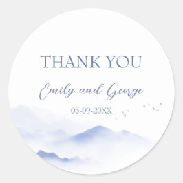 Blauwe bergen en vogels trouwstickers ronde sticker