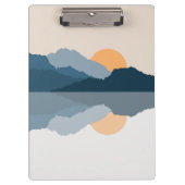 Blauwe bergen weerspiegeld in het meer klembord (Voorkant)