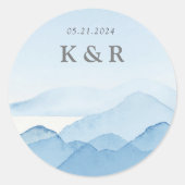 Blauwe Bergketen Landschap Bruiloft Monogram Ronde Sticker (Voorkant)